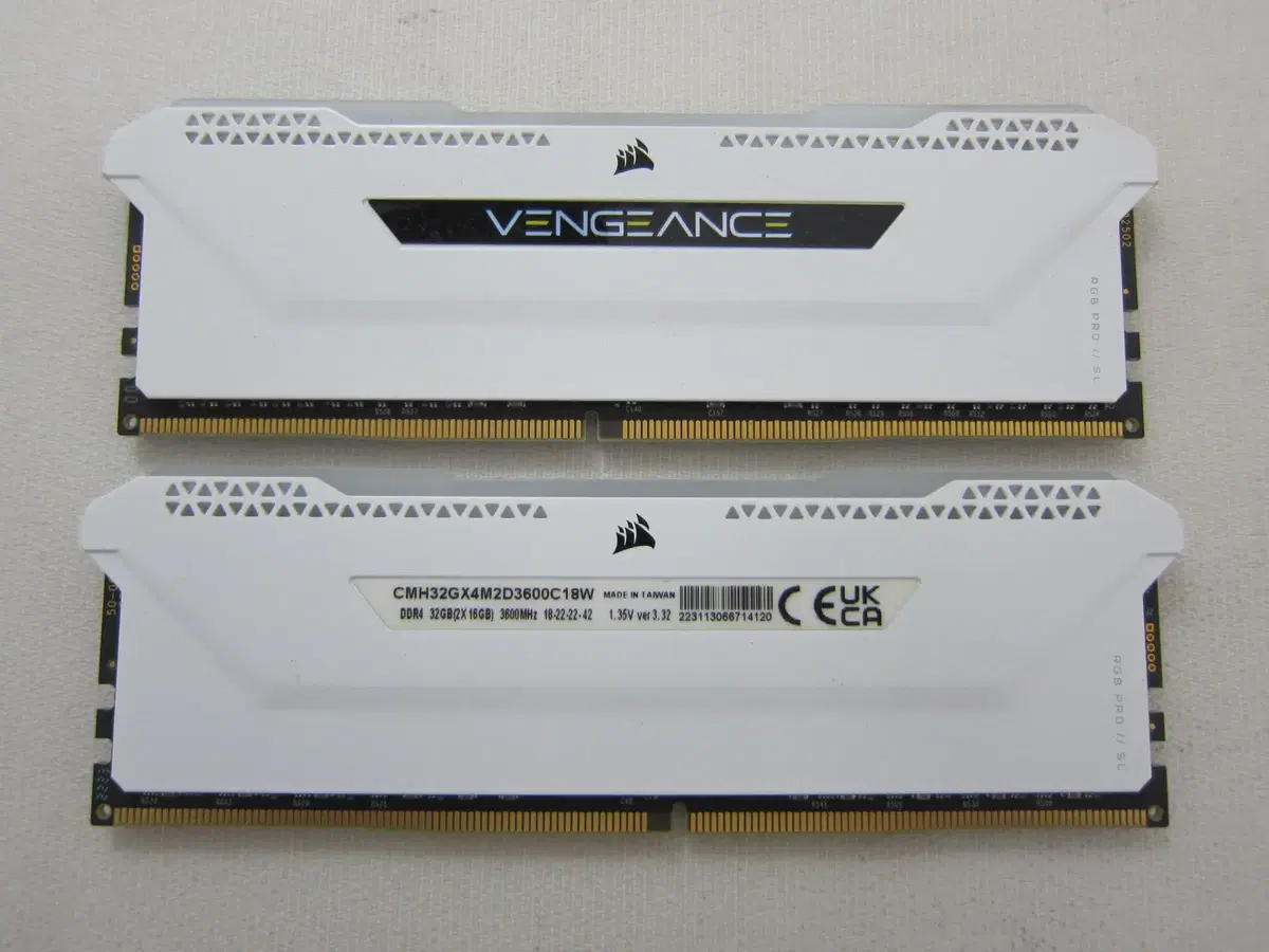 커세어 DDR4-3600 VENGEANCE PRO 32G(16Gx2)